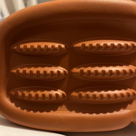 EVA Foam Cloud Puffed Slides size 9-10 Mens New Rust Orange - Picture 13 of 16